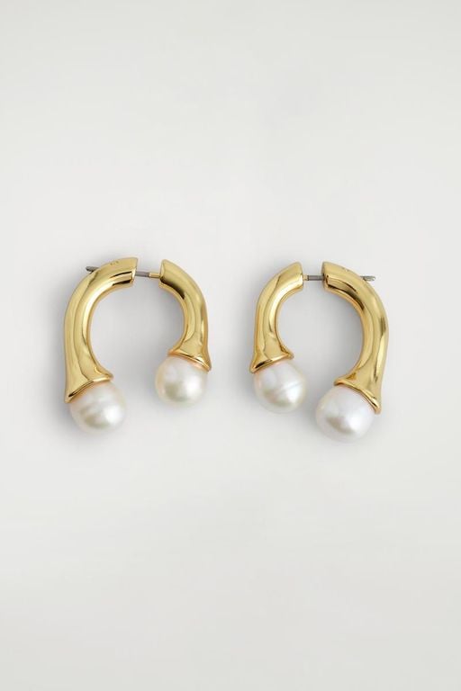Arched Freshwater Pearl Earrings - Metallic - COS Earrings