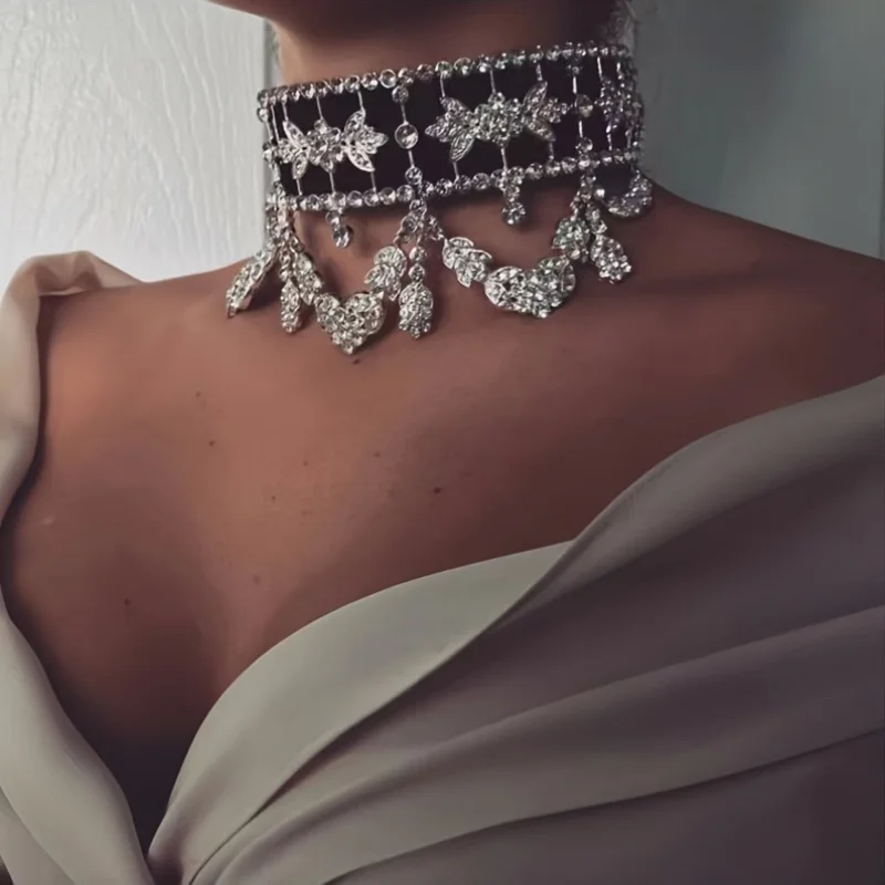 Collier élégant en velours et diamant scintillant pour femmes, pendentif avec pompon, feuille, fleur, strass, bijoux, accessoire féminin, cadeau