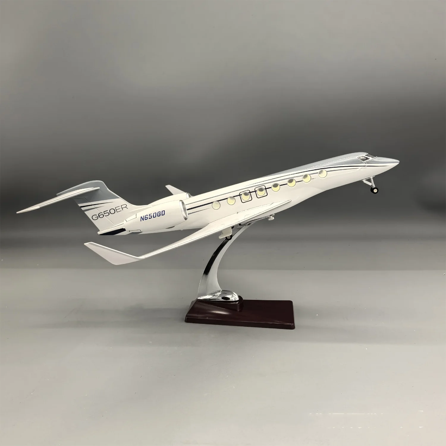 Flugzeug im Maßstab 1:50, 45 cm, Simulation Gulfstream G650ER Business Jet-Modellflugzeuge mit Induktionslampenständer, statisches Sammlerstück Image