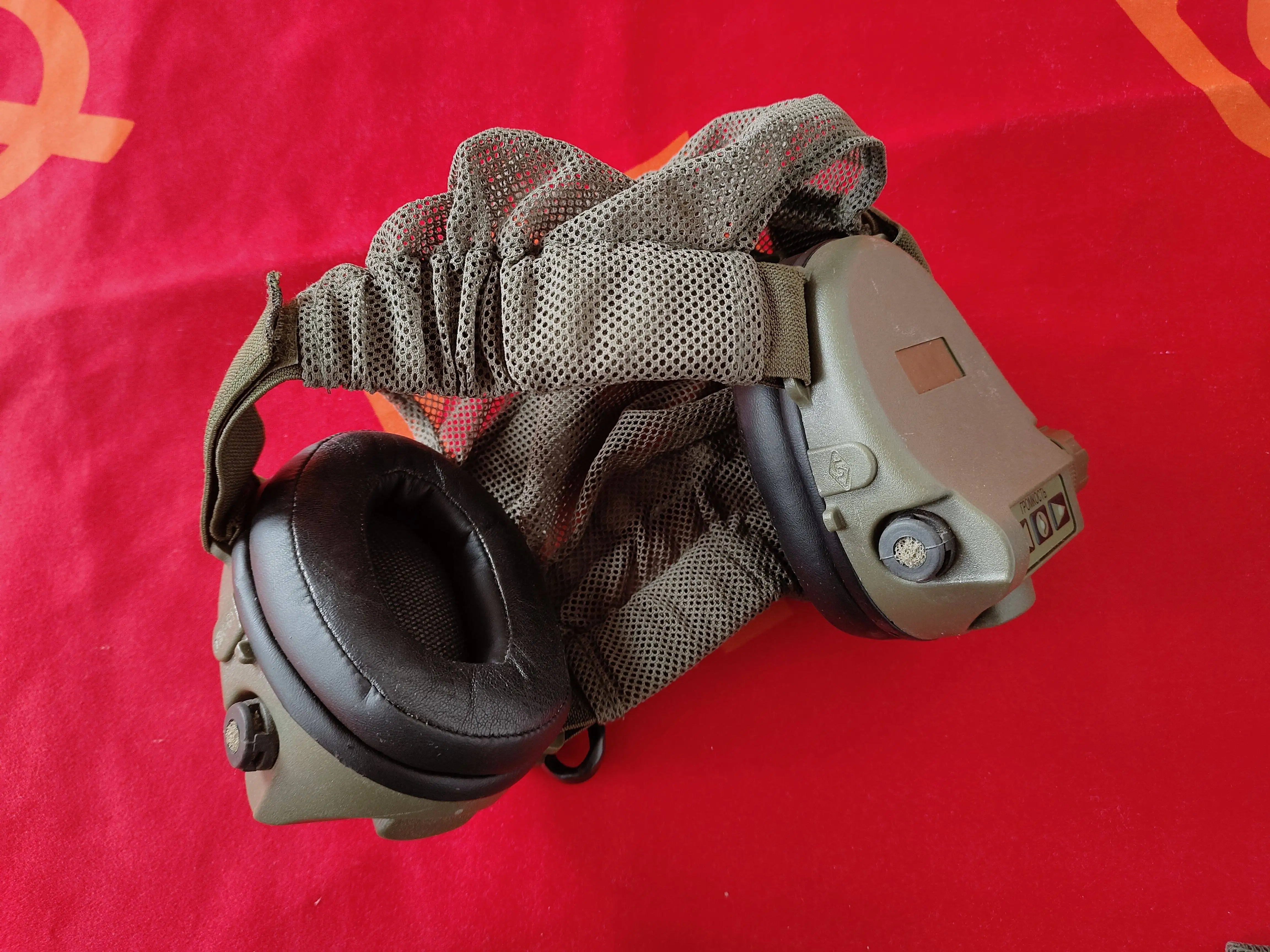 Die neuen 6M2 taktischen Kopfhörer haben eine hervorragende Tonabnehmerfunktion und können für praktisches Styling und Sammeln verwendet werden Image