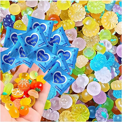 Mini-Obstset aus Kunstharz, leuchtend im Dunkeln, 50/100/200 Stück in Überraschungstüten, kleine Früchte wie Äpfel, Erdbeeren, Orangen, Weintrauben u. v. m., ideal zum Basteln, für Feengärten, als Dekoration oder zum Sammeln für Kinder und Erwachsene Image