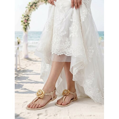 Weiße, flache Sandalen mit Blumenmuster für Damen, leichte Boho-Brautschuhe für Bräute bei Strandhochzeiten Image