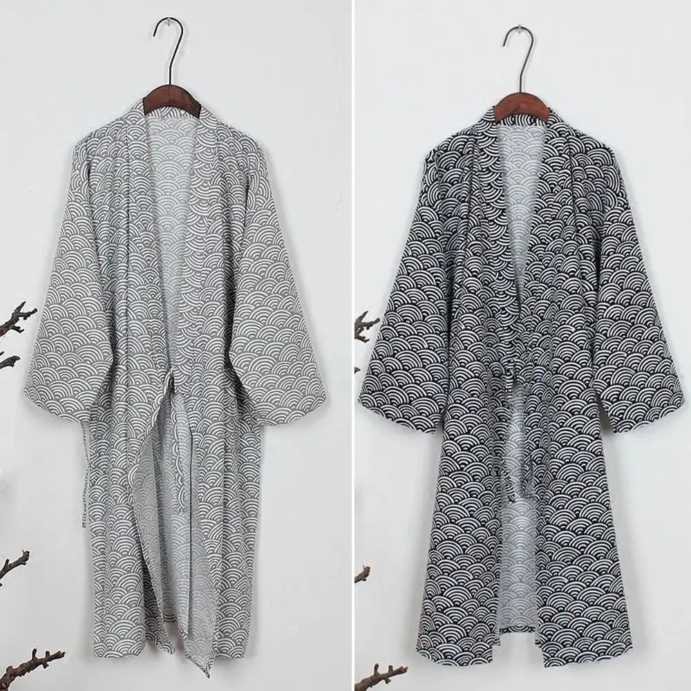 Nachthemd V-Ausschnitt Herren Kimono Bademantel Lose Langarm Kimono Pyjama Dünn Druck Herren Kapuzenrobe für Spa Image
