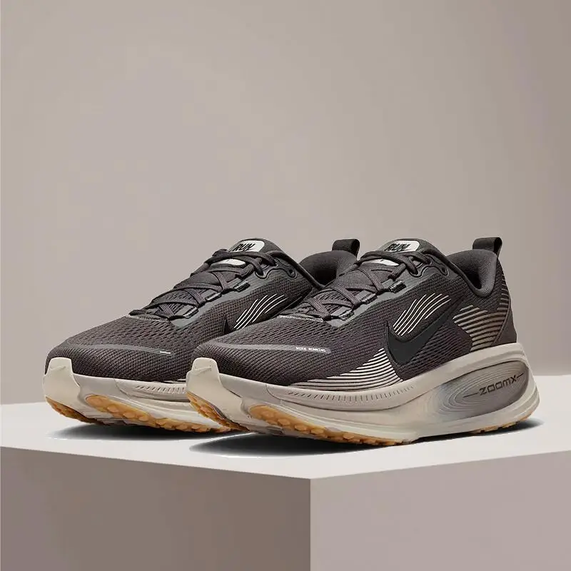 Nike Vomero 18 Unisex-Lauf- und Wanderschuhe mit Dämpfung, Unterstützung und Leichtigkeit HM6803-215