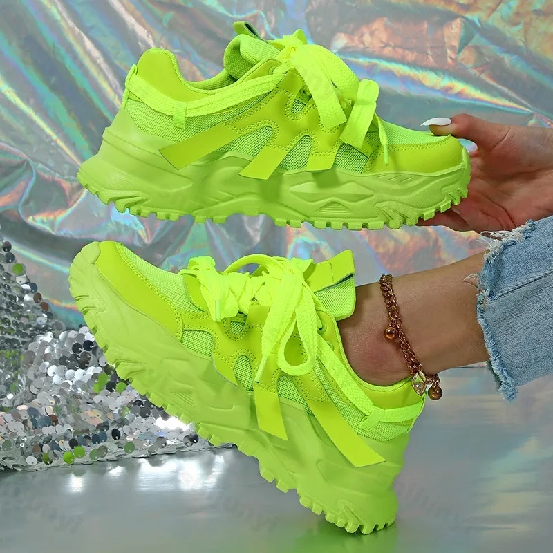 Scarpe sportive casual da donna 2025 Scarpe da corsa all'aperto comode e traspiranti antiscivolo autunnali Scarpe vulcanizzate alla moda con suola spessa