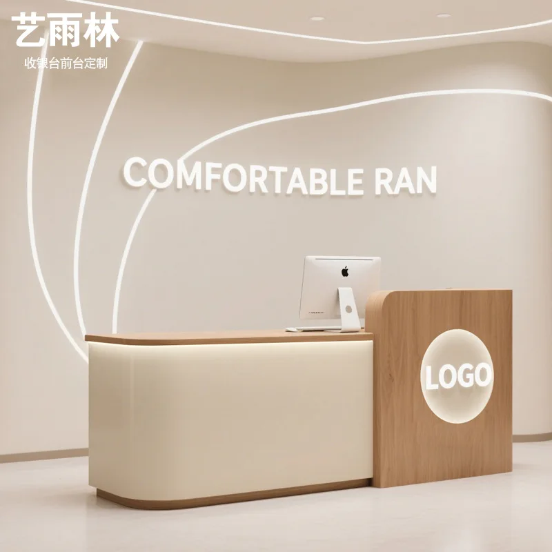 Leiser, luxuriöser Bartisch für kleine, einfache, moderne Bekleidungsgeschäfte, Kassenbereiche und Convenience-Stores.