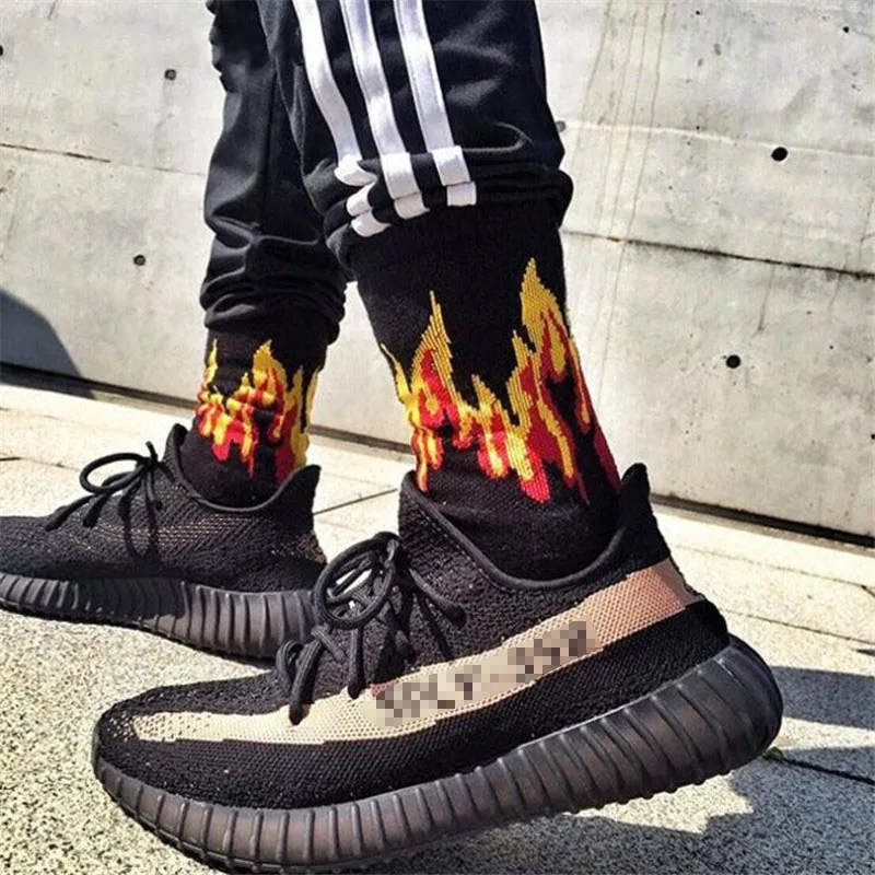 Socken Männer Mode Hip-Hop Hit Farbe Auf Feuer Crew Socken Rot Flamme Blaze Power Taschenlampe Hot Street Skateboard Herren baumwolle Lange Socken