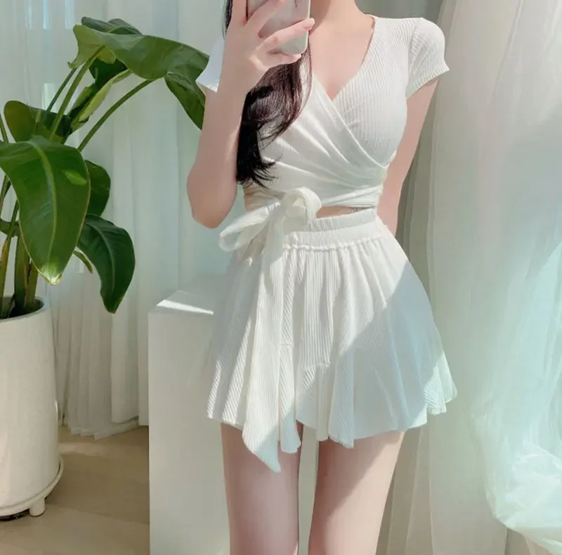 Sexy koreanische Mode konservativer Badeanzug zweiteilige Kurzarm Kreuz Crop Tops mit Hosenrock Bikinis gepolsterte Bademode Biquini Image