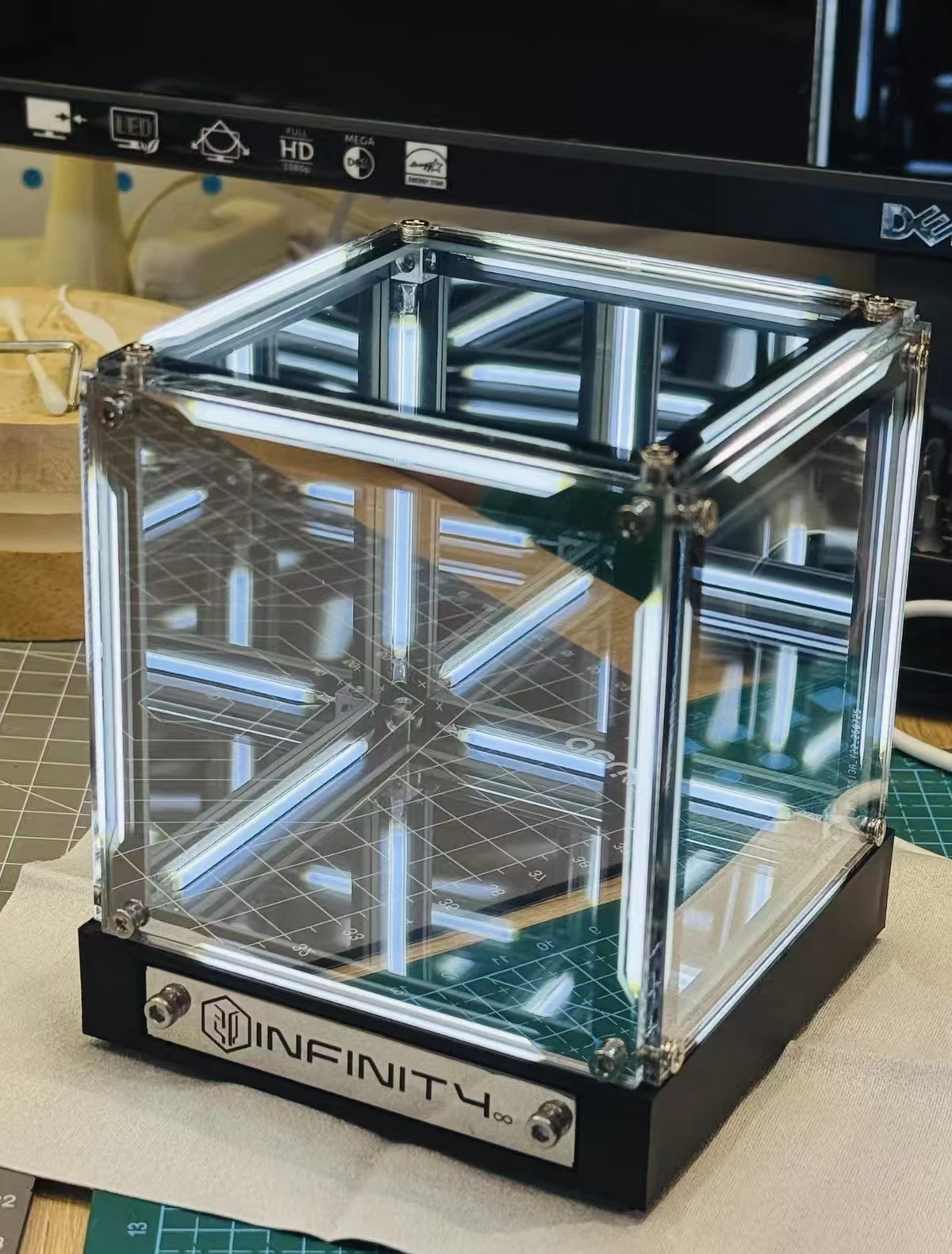 Elektronisches Gaming-Desktop-Technologie-Atmosphärenlicht 4-Dimensionaler Raum Hyperwürfel Kreatives Desktop-Nachtlicht Gaming-Zubehör Image