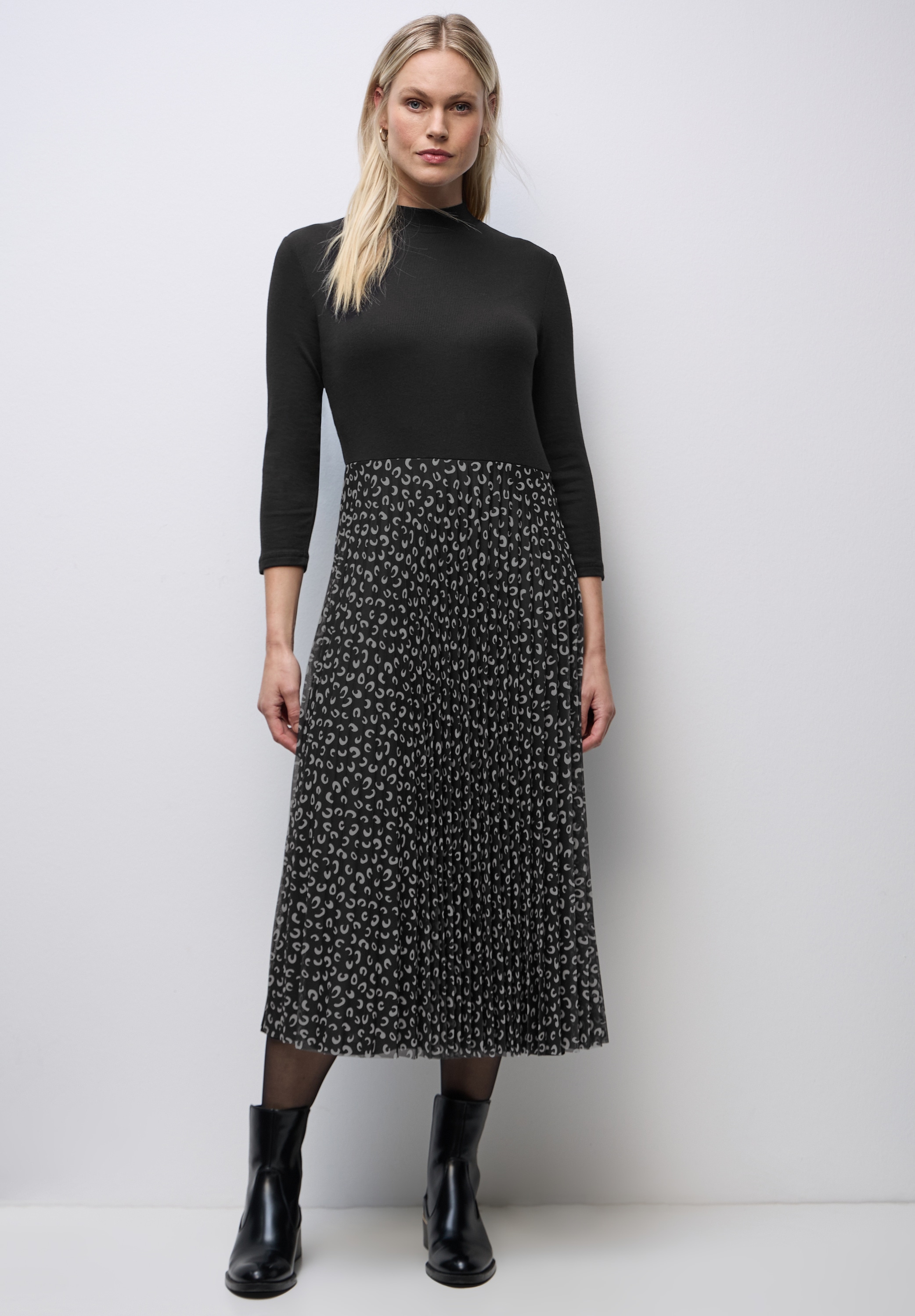 Midikleid STREET ONE, Damen, Gr. 42, EURO-Größen, schwarz, Web, Obermaterial oben: 48% Baumwolle, 47% Modal, 5% Elasthan; Obermaterial unten: 95% Polyester, 5% Elasthan; Unterrock: 100% Viskose, mehrfarbig, normal lang, hoch geschlossener...