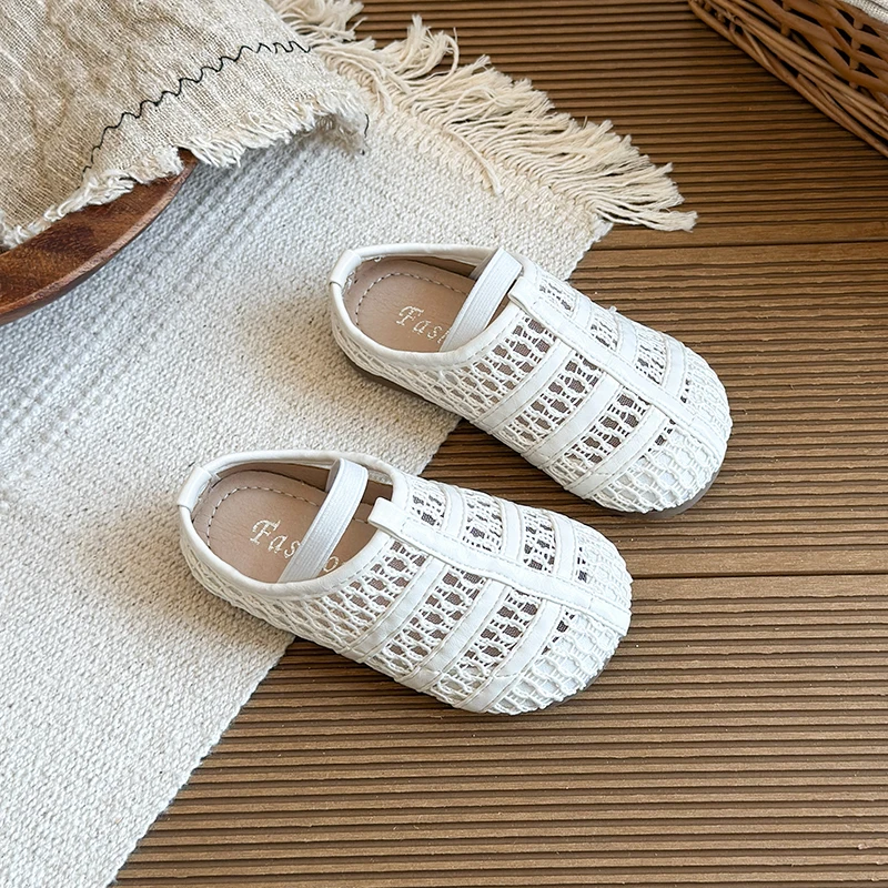Freizeitschuhe für Kinder, Sandalen, modisch bedrucktes PU-Leder, Sommerschuhe für Mädchen, atmungsaktive Slip-On-Schuhe in Beige und Silber, Größe 23–34