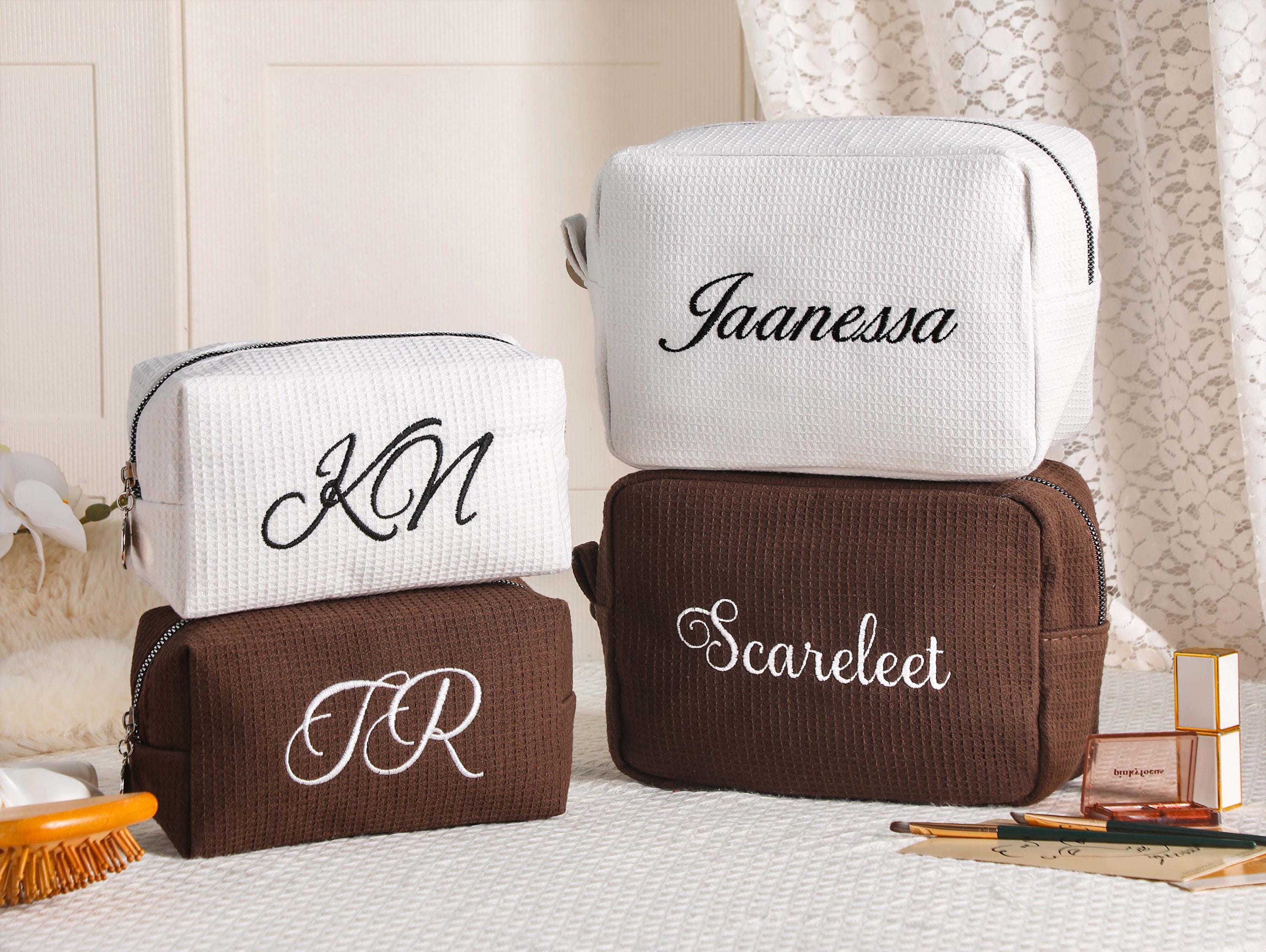 Borsa per il trucco a nido d'ape ricamata personalizzata, borsa per cosmetici con monogramma, borsa per il trucco per damigella d'onore, borsa per art