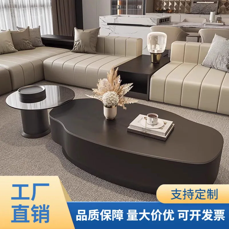 Einfacher, leichter, luxuriöser, speziell geformter Couchtisch aus Steinplatten, moderne, schlichte Wohnung, hochwertiger ovaler Couchtisch, Wohnzimmerho
