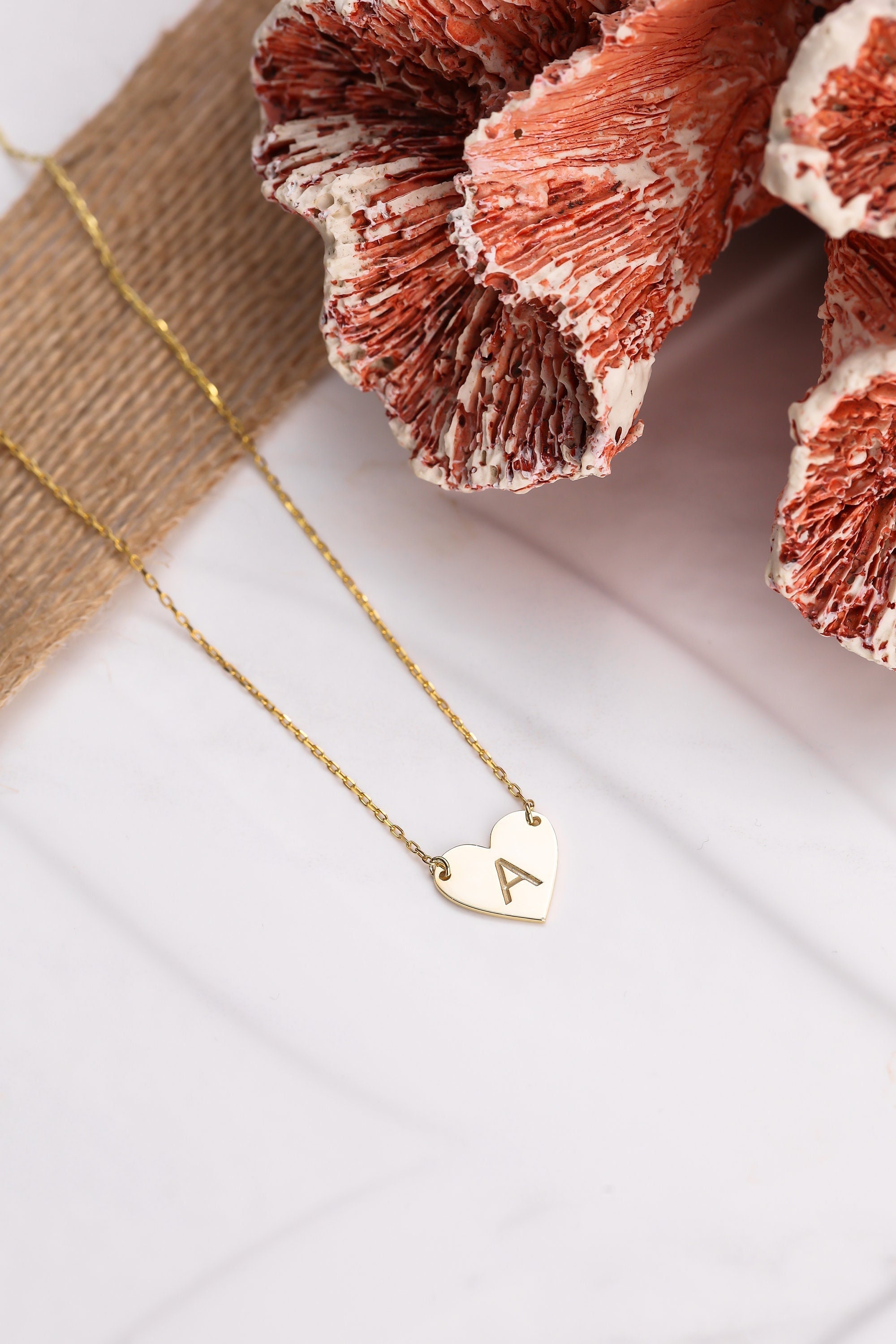 Collana a forma di cuore in oro massiccio 14 carati, collana con nome a forma di cuore, collana dell'amore, collana a forma di cuore minimalista, rega