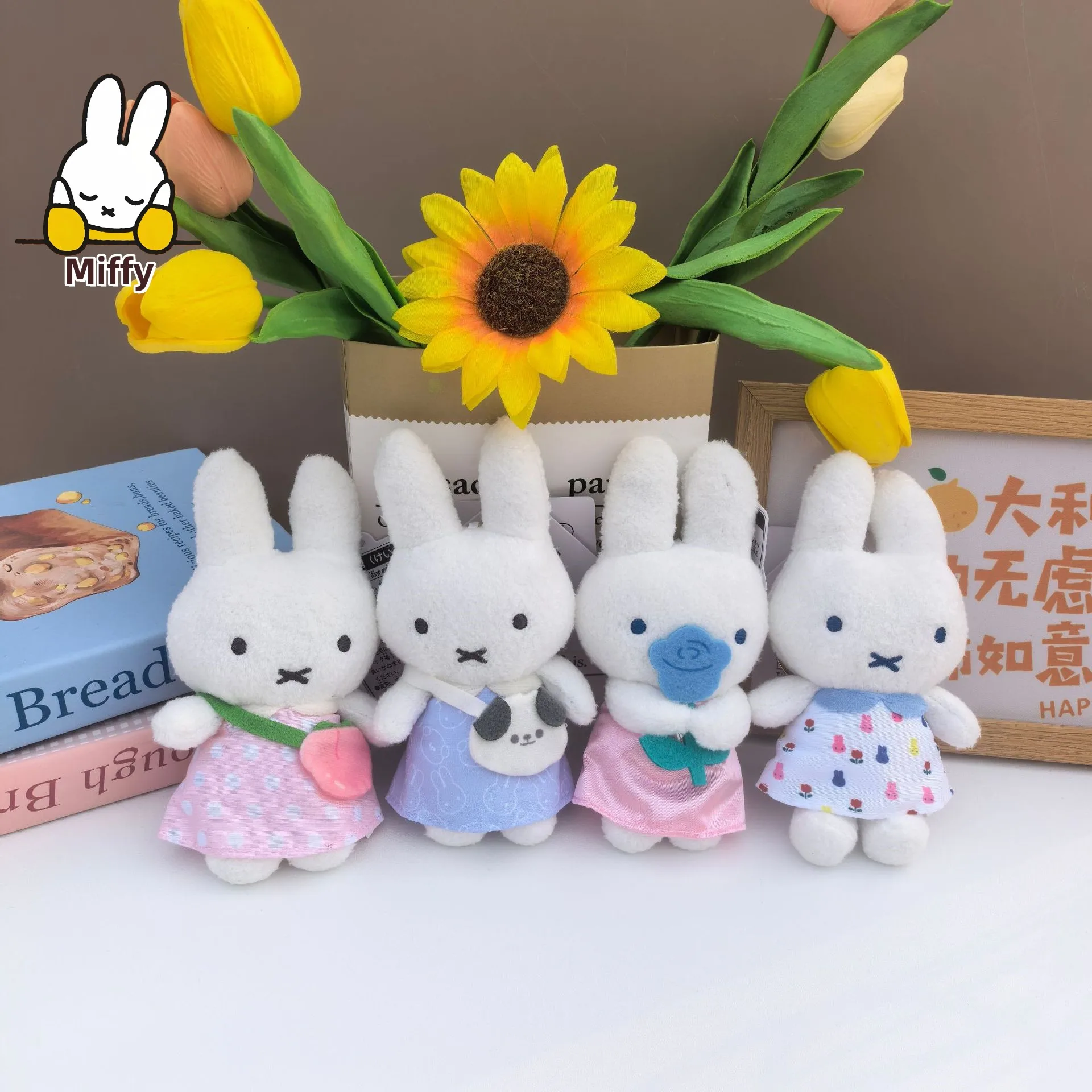Niedliches Miffy-Kaninchen-Plüschtier, koreanisches Instagram-Cartoon-Kaninchen-Puppen-Schlüsselanhänger-Geschenk Image