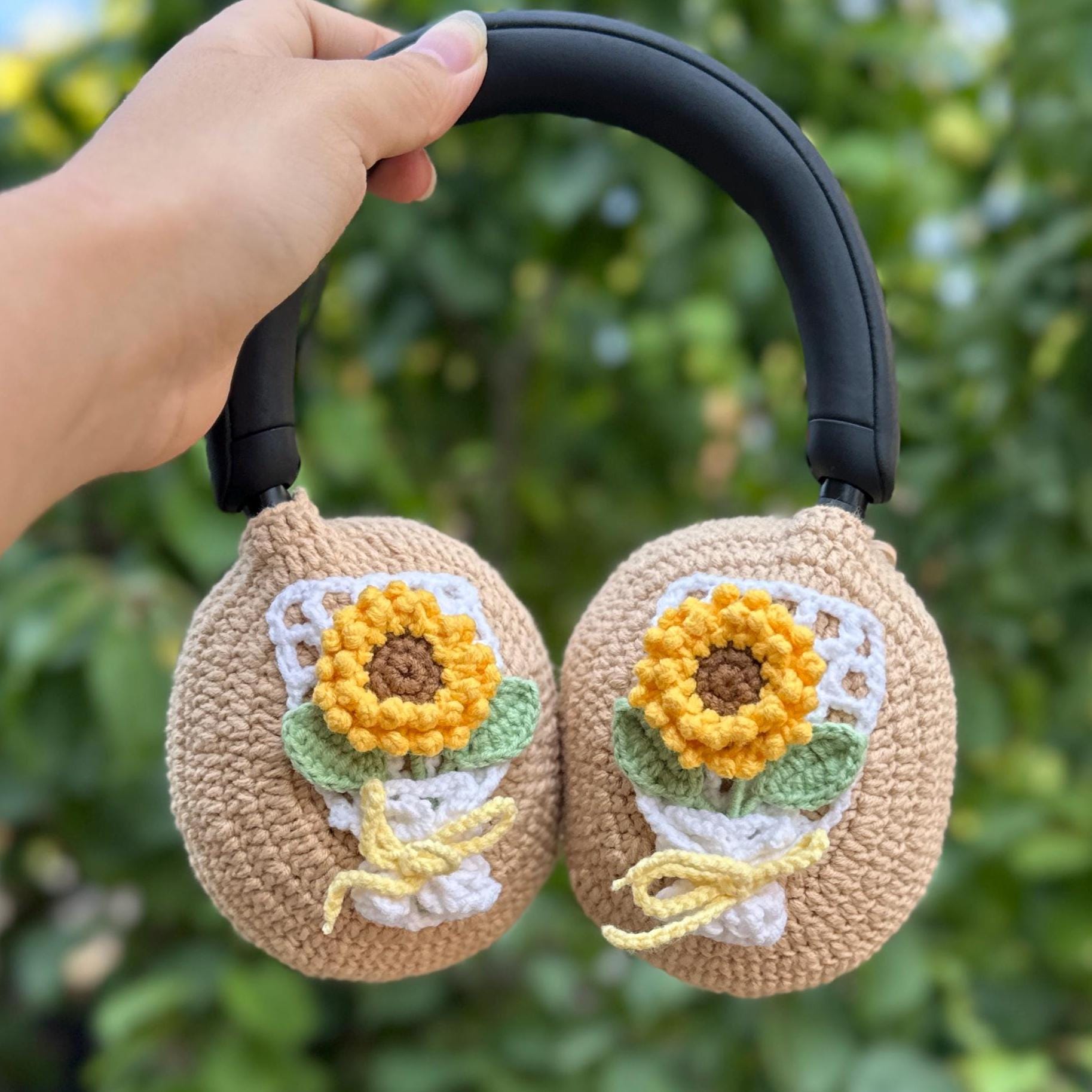 Accessori per Sony XM5 con bouquet di girasoli, cover per AirPod Max realizzata a mano all'uncinetto, cover per cuffie Bose, cover per Sony XM4, cover