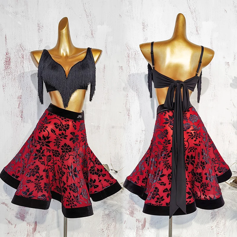 2025 Latin Dance Performance Kostüme für Frauen Sexy schwarze Quasten Tops roter Druck Röcke Anzug Chacha Samba Latin Kleid DN21554