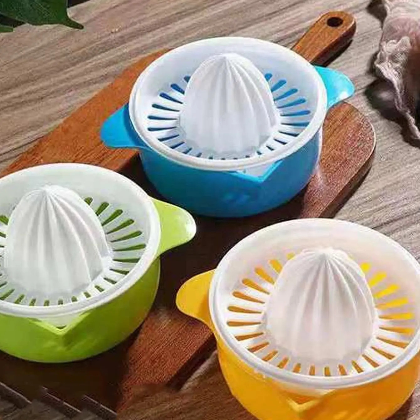 Portable Manual Citrus Juicer Handheld Fruit Squeezer For Fresh Juice, Random Color Portable Manual Citrus Juicer Handheld Fruit Squeezer For Fresh Juice, Random Color