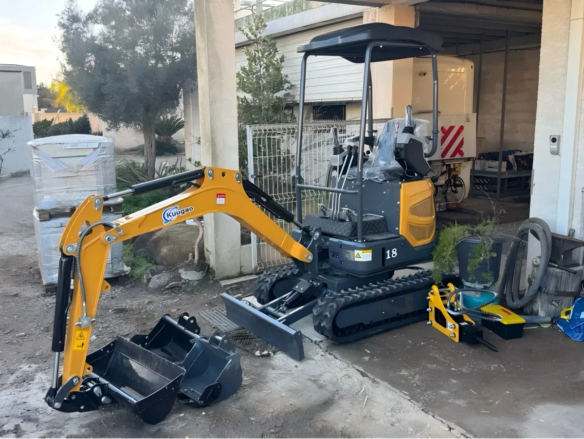 Kostenloser Versand Kompaktbagger 1,5 Tonnen 1,8 Tonnen China Minibagger Kundenspezifische Fertigung Kubota Kleinbagger Werkzeug Image