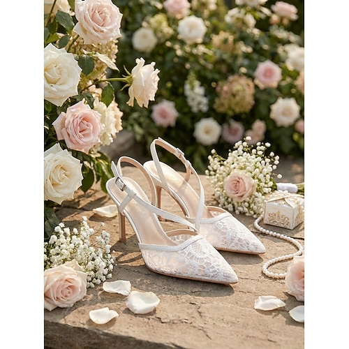 Elegante Brautsandalen mit spitzer Zehenpartie und hohem Absatz – perfekt für Gartenhochzeiten