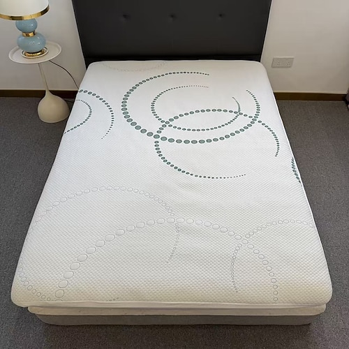 Wasserdichter Matratzenschoner, Bettauflage, milbenabweisende Luftschicht, gesteppter, verdickter Matratzenbezug für Kinderbett und Bett Image