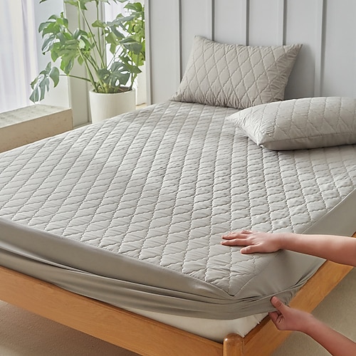 Wasserdichter Matratzenschoner mit vollständiger Abdeckung, staubdichtes und hautfreundliches Bettlaken mit gesteppter Polsterung und verdickter wasserdichter Schicht zum Schutz vor Flecken und Urin. Image