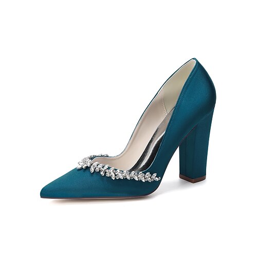 Elegante Brautschuhe mit klobigem Absatz in Nude und Kristallverzierungen – perfekt für Gartenhochzeiten Image