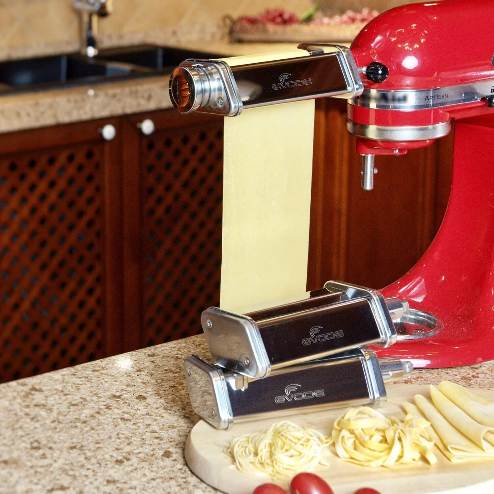 Gvode Pasta Maker-Aufsatz für KitchenAid Standmixer mit Nudelblatt-Roller, Spaghetti-Schneider und Fettuccine-Schneider, 3-teiliges Set Image