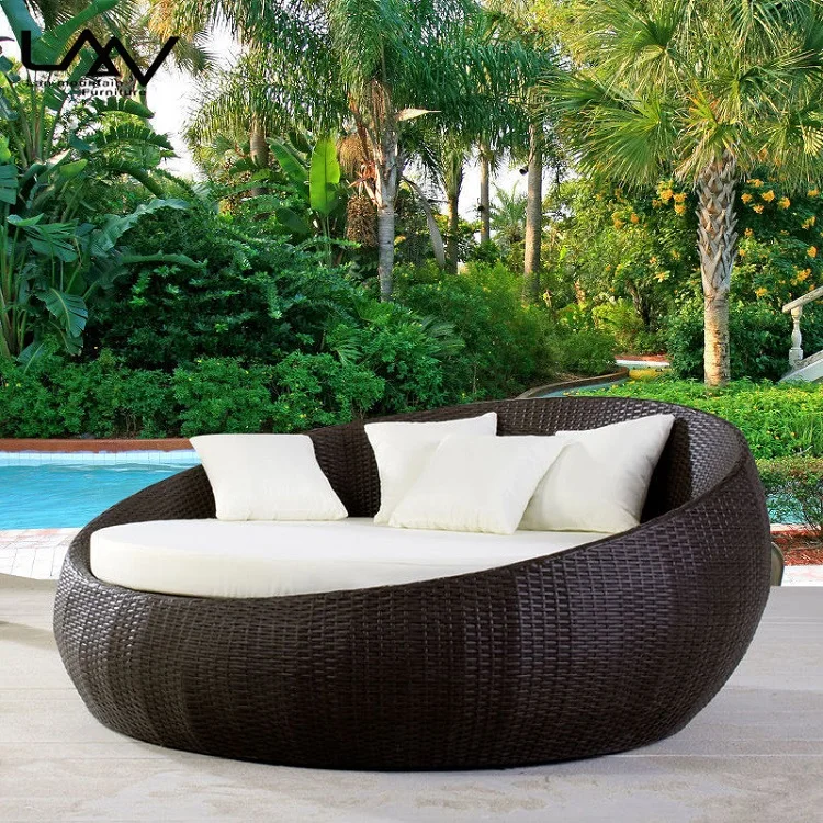 Moderne Outdoor-Liege für Garten und Terrasse, Rattan-Sonnenliege für Strand und Schwimmbad, Runde Relaxliege mit Baldachin Image