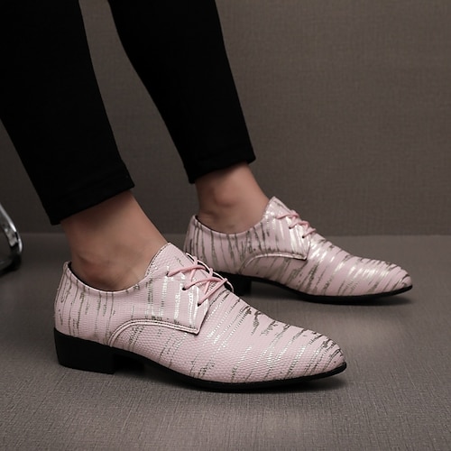 Herren-Anzugschuhe aus Kunstleder mit roten und goldenen Streifen – stilvolles, formelles Schuhwerk für Hochzeiten und Geschäftsveranstaltungen Image