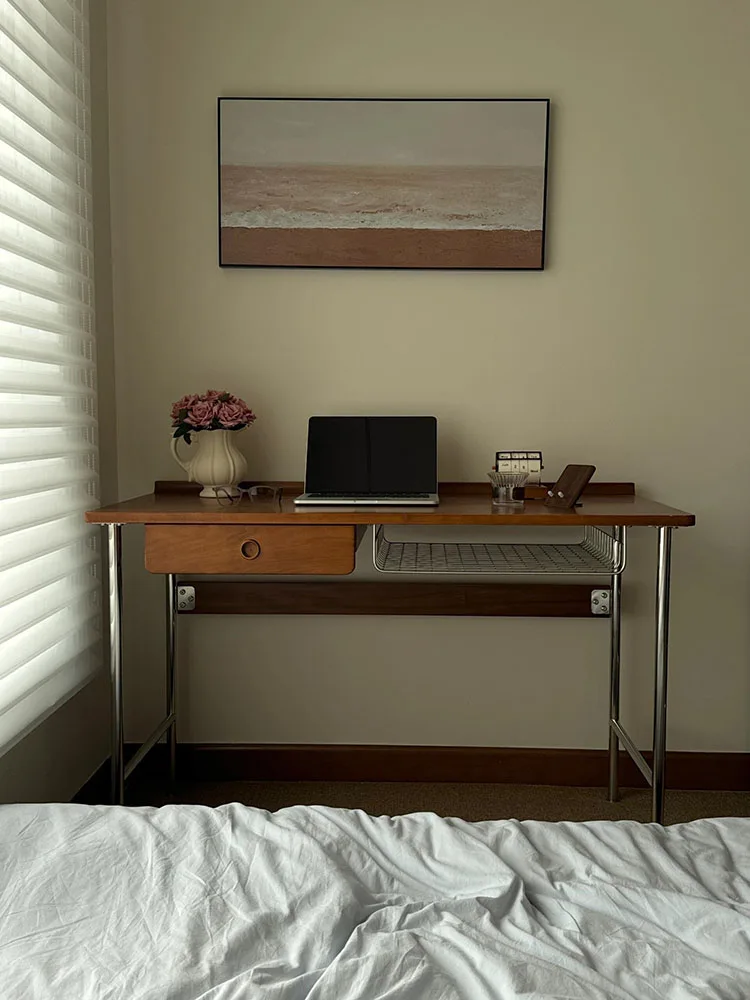 Japanischer Schreibtisch aus massivem Holz im Mid-Century-Stil – rechteckiger Tisch mit Edelstahl-Akzent für das Damenschlafzimmer Image