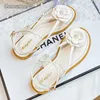 Comemore Sommer neue elegante Damen Sandalen Mode flache Damenschuhe Blumenmuster schwarz weiß Flip-Flops Größe 42 43
