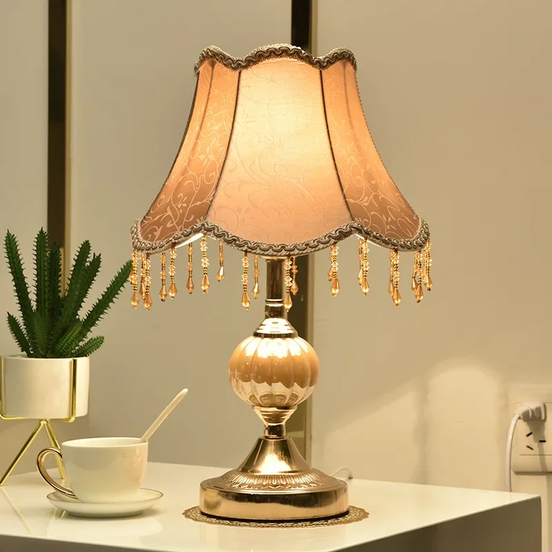 Europäischen Stil Tisch Lampe Schlafzimmer Nachttisch Lampe Touch Einfache Moderne Romantische Kreative Retro Hause Nachttisch Lampen Dekor Licht