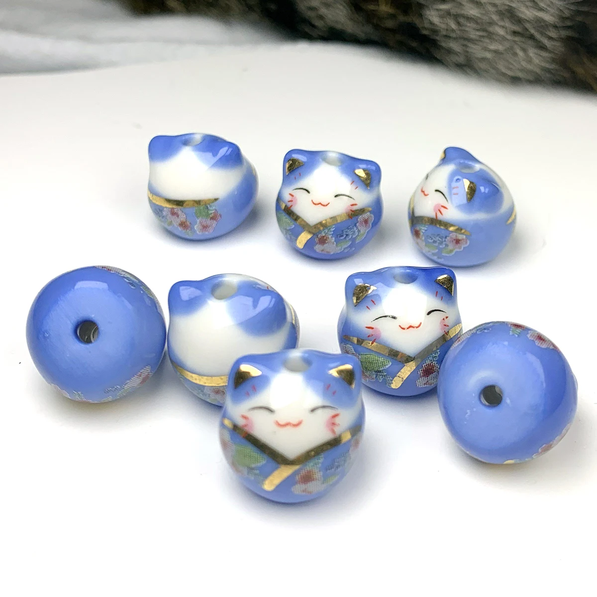4 Stück/8 Stück 15 mm blaue glückliche Katze Krawattenform Keramikperlen Ohrringe für Damenschmuck Halskette Schlüsselanhänger lose DIY Keramikperlen Image
