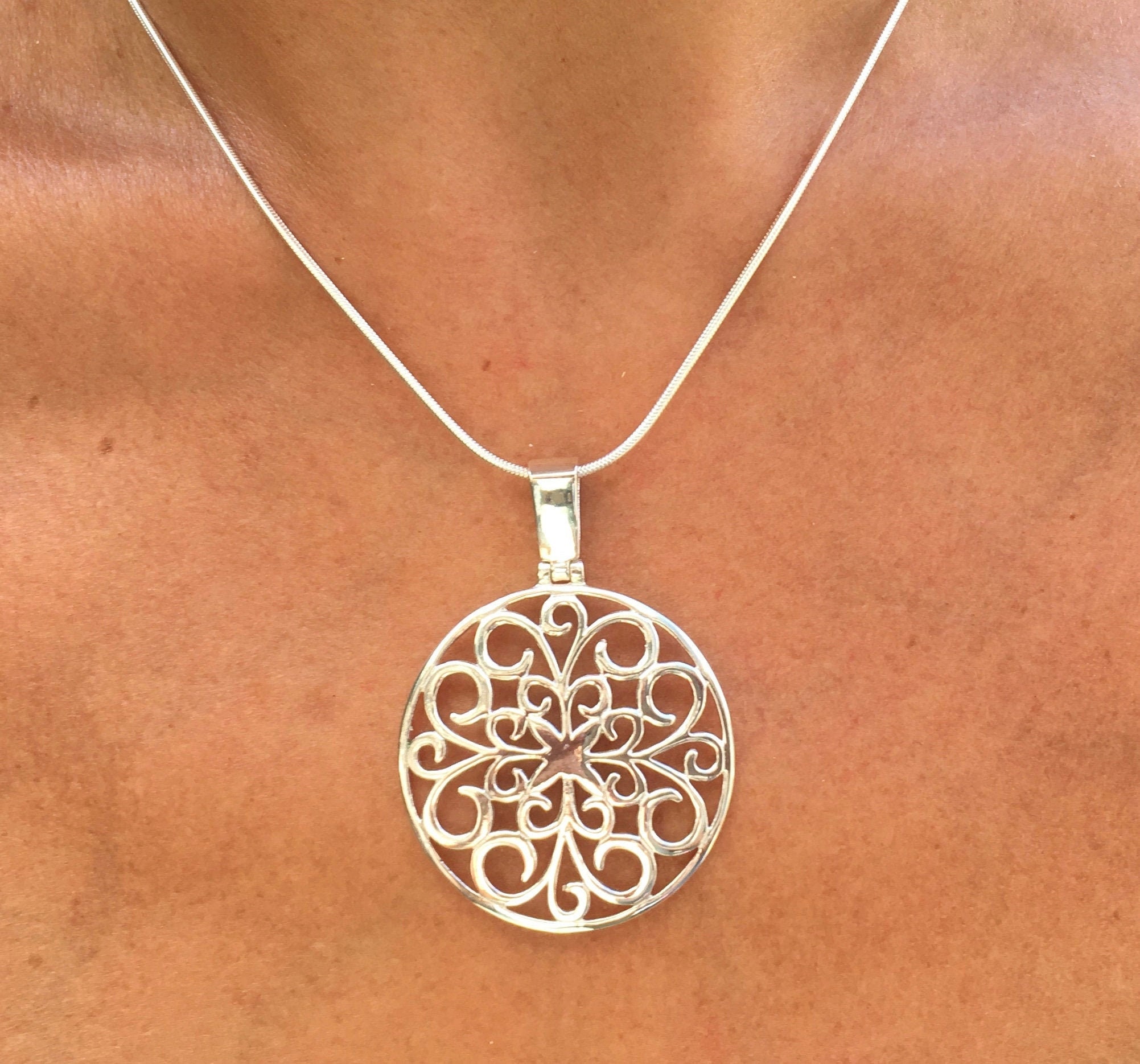 Ciondolo in argento sterling 925 Collana da donna in argento sterling Ciondolo rotondo in argento Ciondolo arabesco in argento 925 Regalo originale pe
