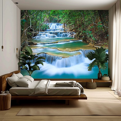 3D-Wandteppich mit Wasserfall- und Waldlandschaftsmotiv, großflächig, grün, mit herabstürzendem Wasser, als Wandbehang für Schlafzimmer oder Wohnzimmer. Image