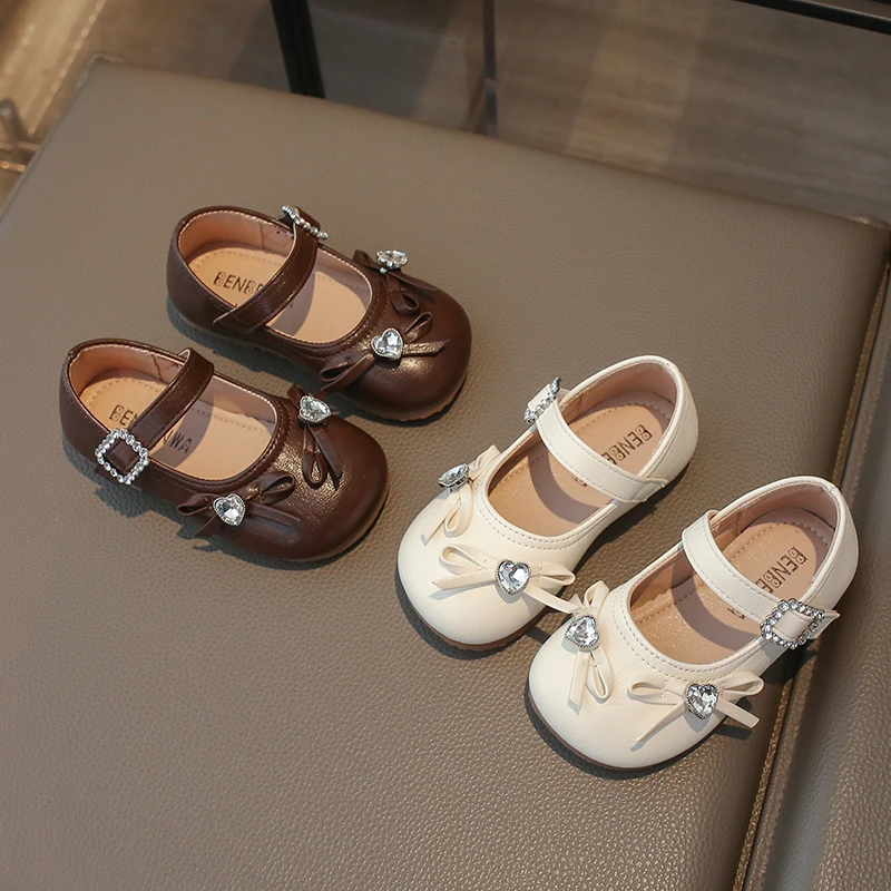 2026 Kinder Frühling und Herbst Neue Kristall-Schmetterling Prinzessin Weichsohlen-Wasserdiamant Mode Flache Schuhe Le Fu Schuhe