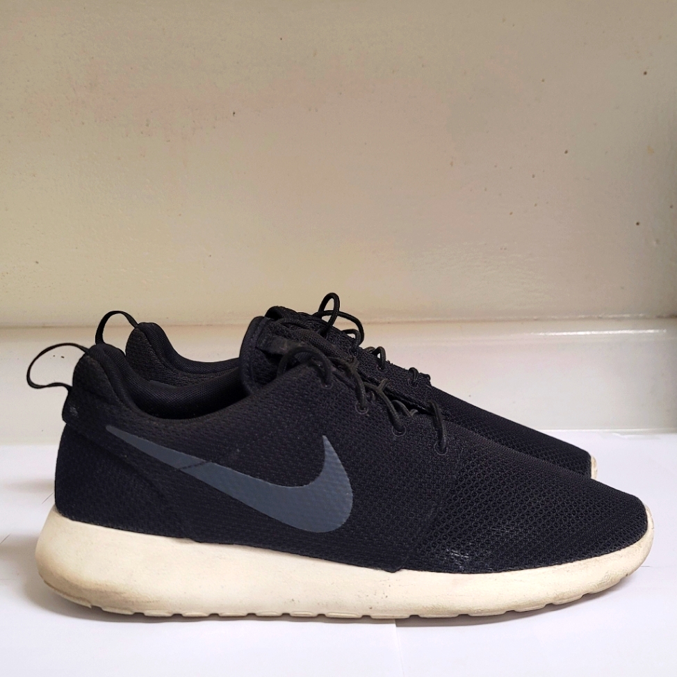 Nike Shoes | Black Nike Roshe Athletic Sneakers Running Shoes For Men | Color: Black | Size: 11