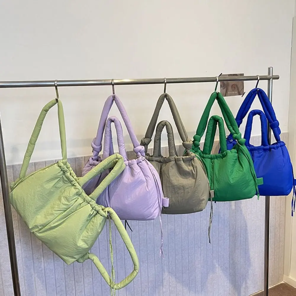 Borsa tote con coulisse in tinta unita con cinturino annodato Borsa tote imbottita in nylon a doppio scopo Zaino imbottito trapuntato di grande capacità per ragazza
