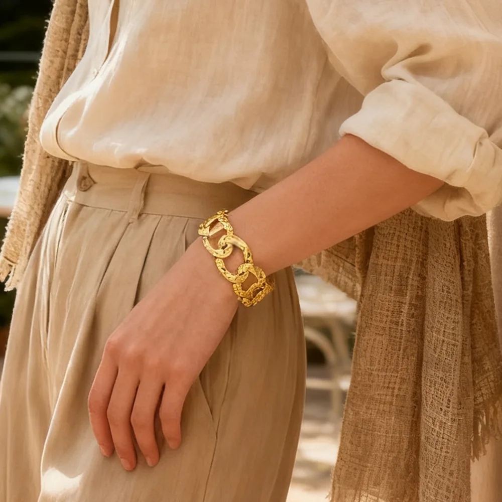 Bracciale Aperto N&S Classico con Cerchi Intrecciati in Acciaio Inox Placcato Oro 18K Elegante Stile da Ufficio Moda Trendy per Donne