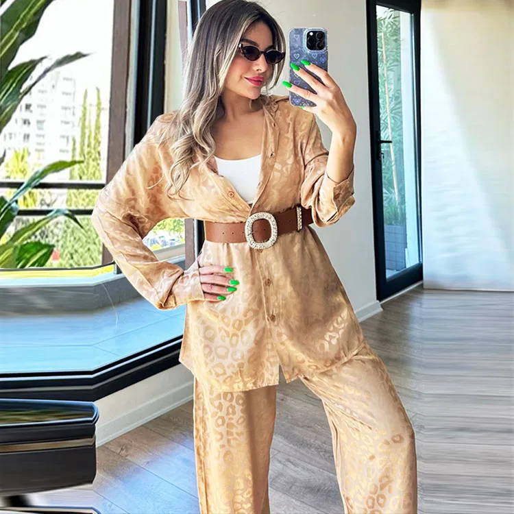 Abito da donna con stampa leopardata all'ingrosso pantaloni larghi Casual con logo personalizzato a manica lunga abito di moda logo personalizzato