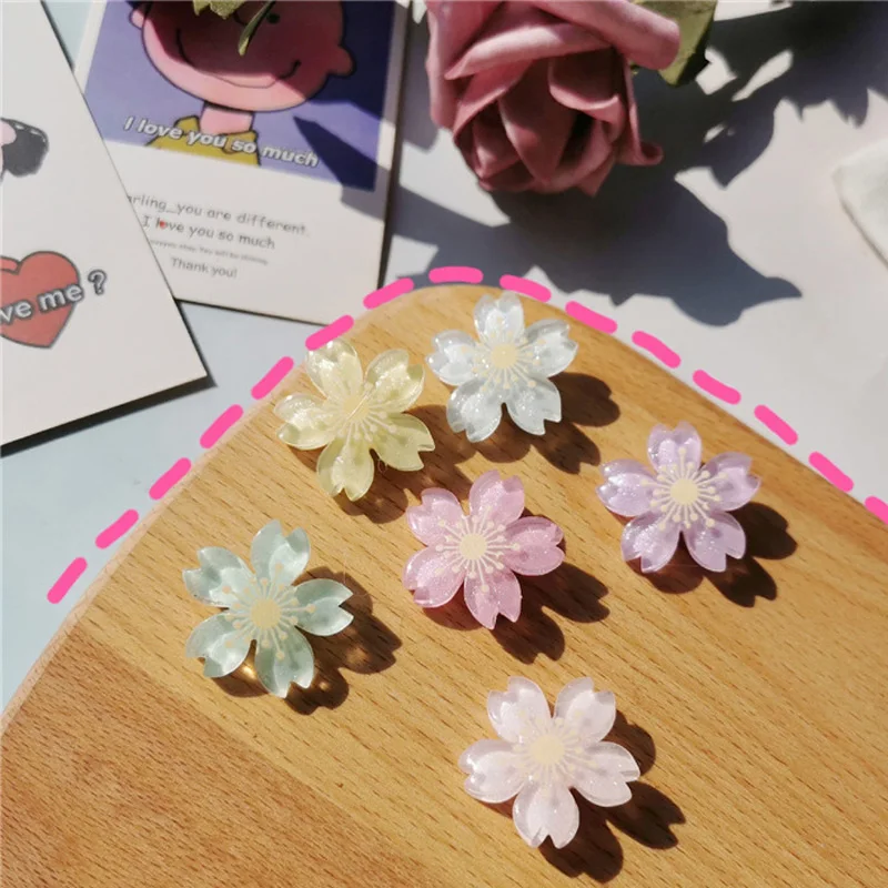 WEGOODZF Scarpe di Lusso da Donna Decorazioni per Scarpe con Strass Multifunzionali Spille in Plastica a Forma di Fiore di Ciliegio Alla Moda