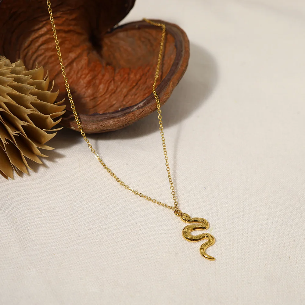 Ins moda impermeabile Non Tranish 18K PVD oro placcato in acciaio inox cavo a maglie sottili catena serpente ciondolo collana da donna