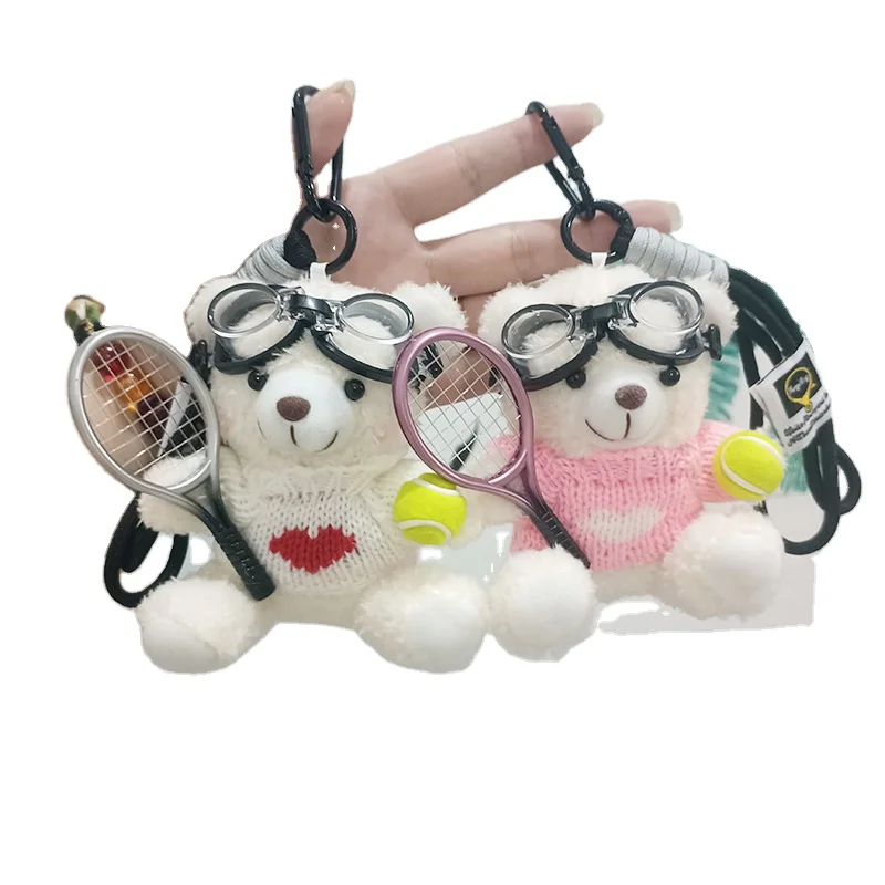 Portachiavi in peluche a forma di orsetto atleta design a cartone animato in rilievo resistente ecologico creativo orsetto da tennis ciondolo per coppia all'ingrosso