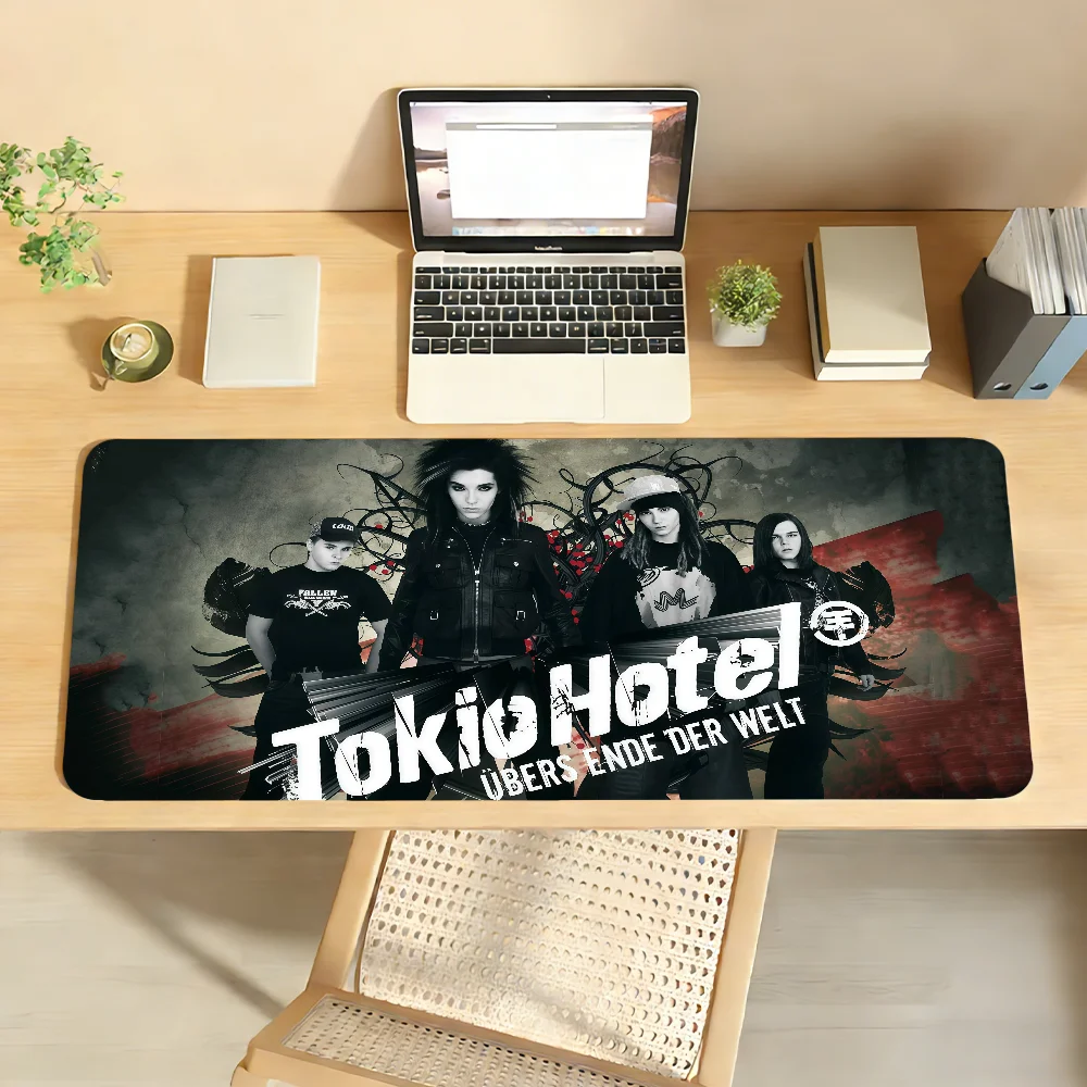 Tom Bill Kaulitz T-Tokio H-HotelES Mauspad Rutschfester Rand PC Laptop Zubehör Gummi Büro Tastatur Spiel XXL Schreibtischunterlage Image
