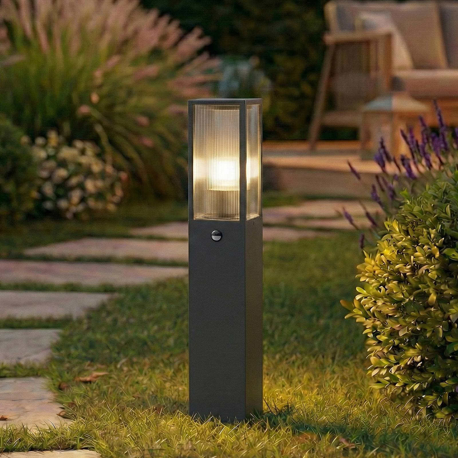 Lindby Peldar path light, anthracite/ribbed, 80 cm, sensor Lindby, dimmable, Black, Aluminium, Modern, Outdoor lights with Sensor