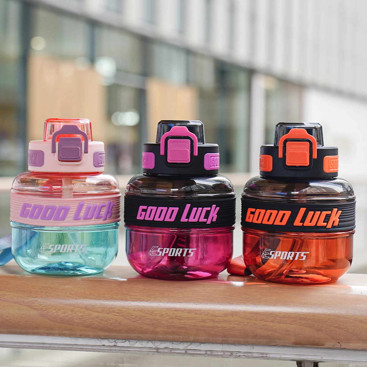 1 Stück 600 ml/20 oz niedliche und kompakte Sportwasserflasche mit Farbverlauf und Deckel, geeignet für Spiel, Outdoor-Aktivitäten, Geburtstag Image