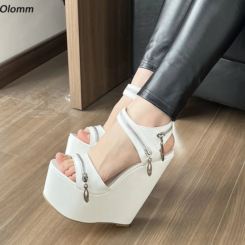 Olomm handgefertigte Damen-Plateau-Sandalen, Patent, ultrahohe Keilabsätze, runde Zehen, elegante weiße Club-Schuhe, Damen, Größe 5–15