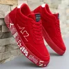 Leichte Freizeitsneaker für Herren. Alltags-Lauf- und Skate-Schuhe für Herren. Farben: Schwarz und Rot. Größen: 39 bis 48.