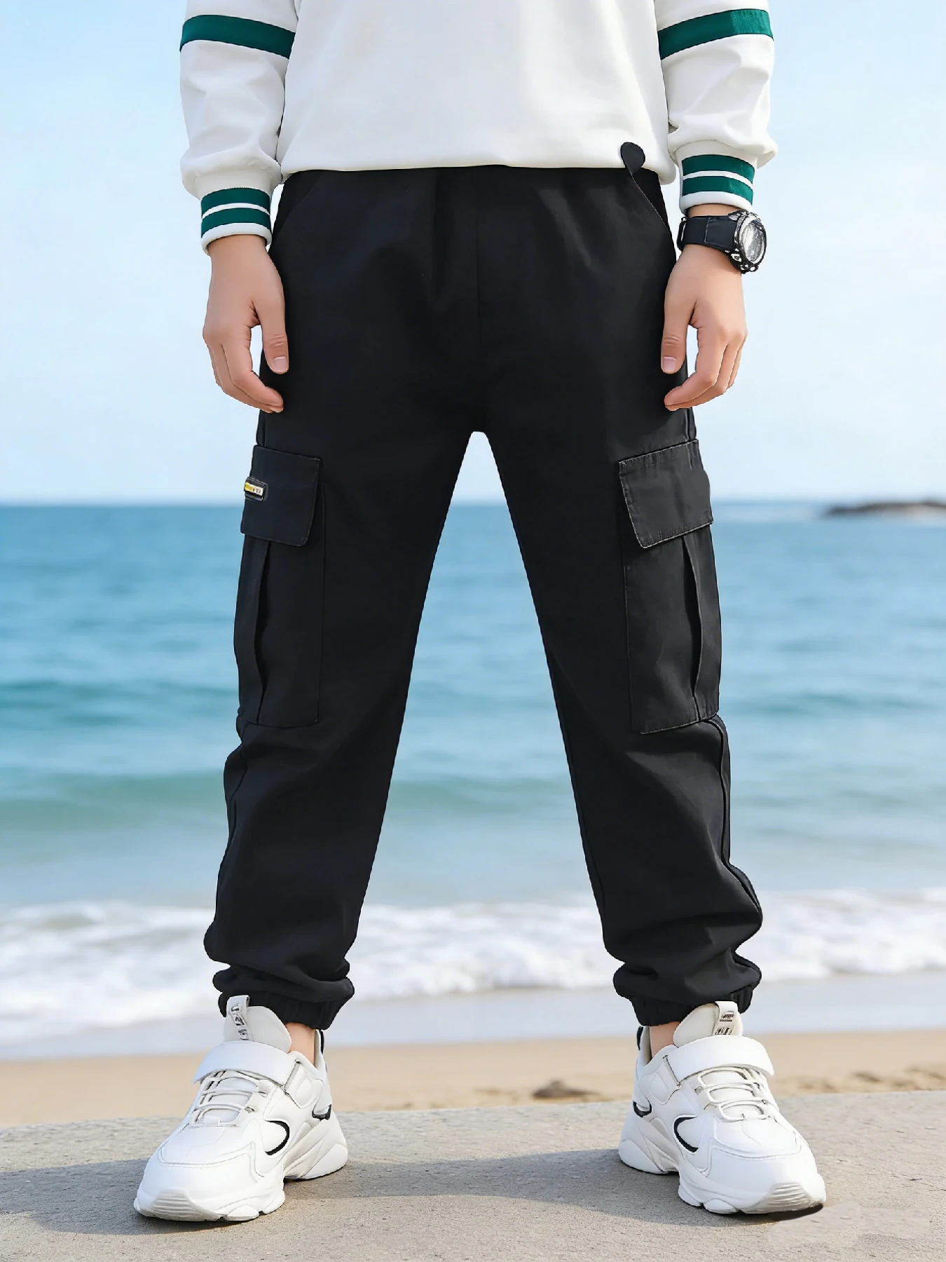 Jungen-Overalls, Hosen, die maschinenwaschbar sind, praktische Hosen mit mehreren Taschen, Jogginghosen für Freizeitaktivitäten. Image